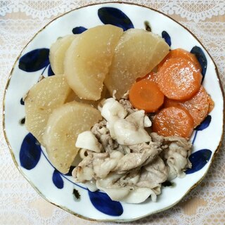 大根と人参と豚肉の煮物⭐